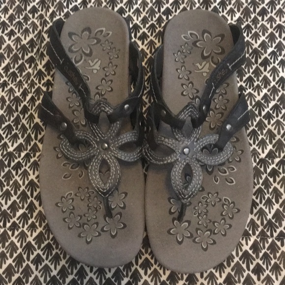 cushe shasta sandals